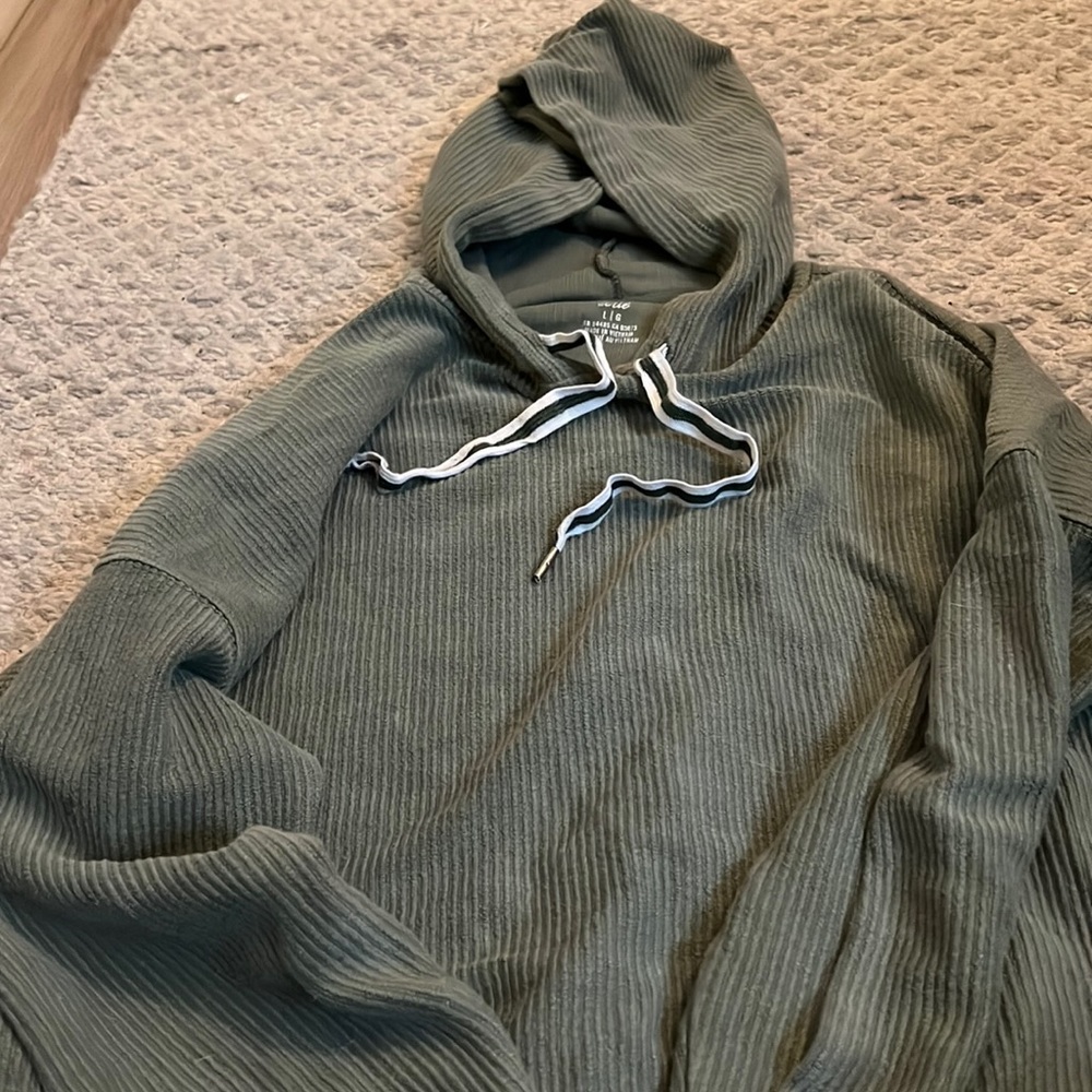 Aerie pullover size L